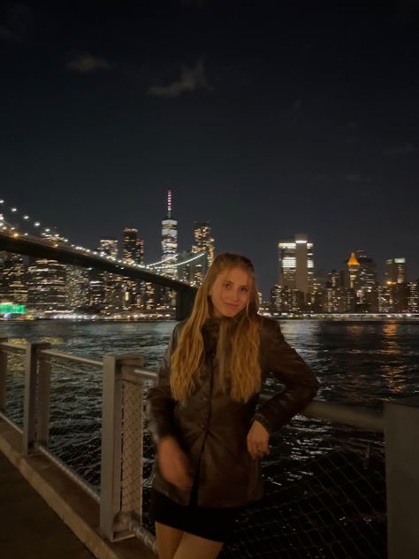 Nyc Instagram Pictures Night, Nyc Aesthetic Photoshoot, Pics To Take In Nyc, Insta Photo Ideas New York, Trip Pics Ideas, Brooklyn Instagram Pictures, Insta Photo Ideas Nyc, Nyc Aesthetic Photos, Bridge Instagram Pictures