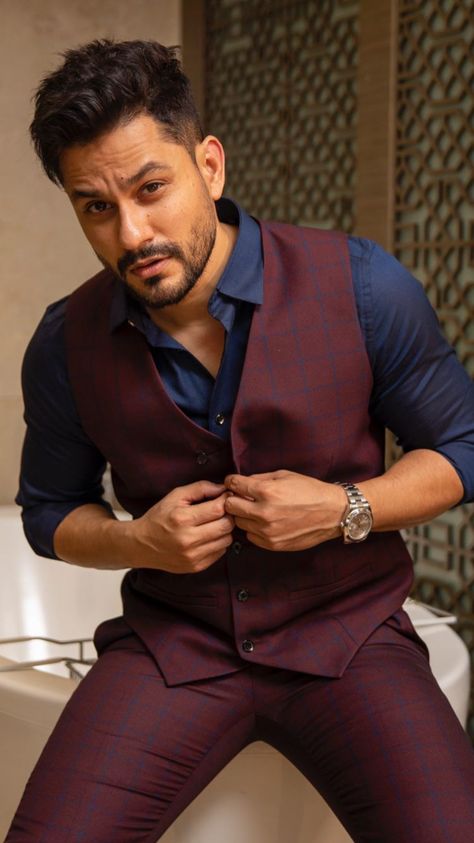 Kunal Khemu, Akshay Kumar Style, Angry Hulk, Celebrity Haircuts, Girly Frame, Love Wallpaper Backgrounds, Wedding Couple Poses Photography, Tiger Shroff, Mens Formal Wear