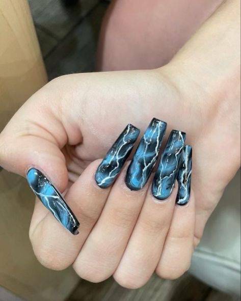 Thunderstorm Nails, Black Nails With Lightning, Black And Blue Nails Acrylic Design, Blue Edgy Nails, Blue Lightning Nails, Black And Light Blue Nails, Lighting Nails, Storm Nails Design, Lightning Nail Design