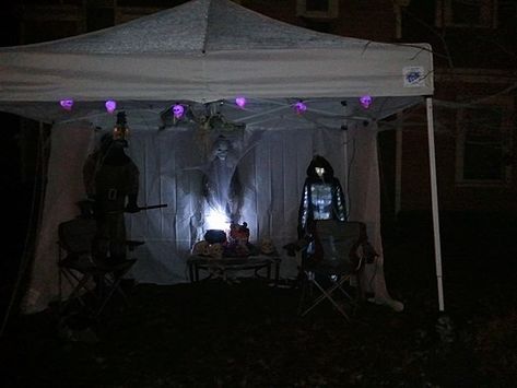 Canopy Halloween Ideas, Halloween Tent Decorating Ideas, Halloween Diy Outdoor, Halloween House Party, Spooky Decor, Trunk Or Treat, Halloween Pictures, Halloween House, Scary Halloween