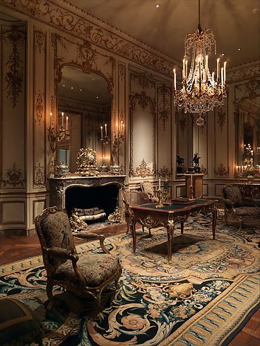 Ball Room Aesthetic, Victorian Living Room Decor, Baroque Interior Design, Baroque Interior, Victorian Living Room, French Paris, Maison Jansen, Retro Home Decor, Retro Home