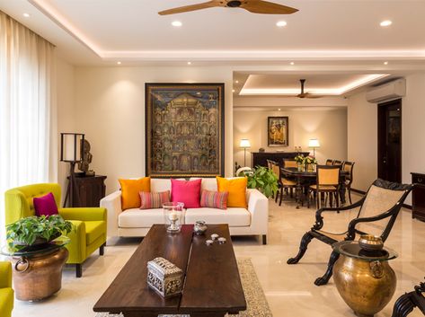 India Apartment Interior, Antique Wooden Furniture, Indian Living Room Design, Living Room Designs India, Bungalow Interior, Indian Room, Indian Living Room, Indian Room Decor, Indian Theme