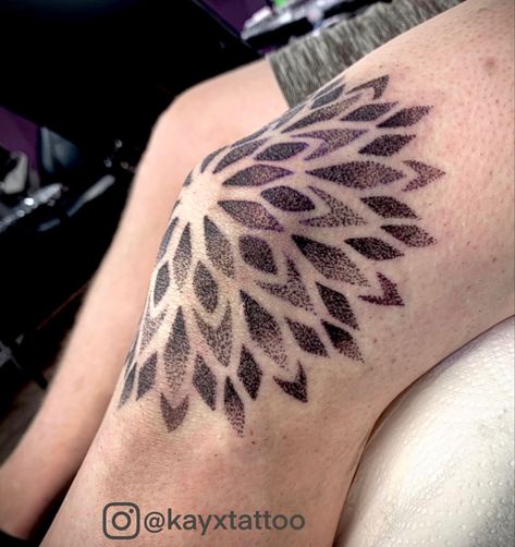 Mandela Knee Tattoo Men, Geometric Tattoo Knee, Dot Work Knee Tattoo, Dotwork Knee Tattoo, Mandala Dot Tattoo, Geometric Knee Tattoo, Mandala Knee Tattoos Women, Dotwork Back Tattoo, Mandala On Knee Tattoo