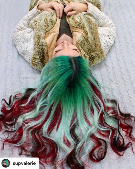 Red and green hair is perfect for Christmas! It's the most wonderful time of the year! Do you love red and green hair? Hair with sparkle? Fun candy cane hair? Beautiful silver hair colors? Get into the holiday spirit with these 10 delicious Christmas hair color ideas! They're also perfect winter hair colors! #Christmas #ChristmasHair #HairColor #ChristmasHairColor Red And Green Hair, Winter Hair Colour For Blondes, Christmas Hair Color Ideas, Christmas Hair Color, Holiday Hair Color, Silver Hair Color, Christmas Hairstyles, Winter Hair Color, Holiday Hairstyles