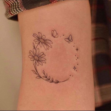 #Tattoos #BeautifulsmalltattoosdesignsForGirls #beautifulTattoos #SmalltattosForwomen #TattoosDesigns This tattoo design is very beautiful Trendy small tattoo design ideas for girls ... less ... less ... less ... less Tattoo Vision Board, Sunflower Tattoo Simple, Small Tattoo Design, Cute Foot Tattoos, Simple Tattoos For Women, Elbow Tattoos, Small Girl Tattoos, Small Wrist Tattoos, Small Hand Tattoos