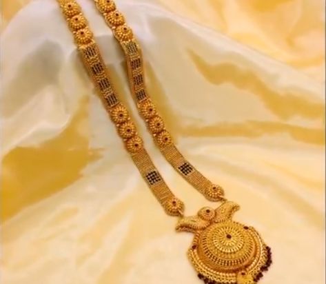 Long Ghantan Design Gold, Long Gold Mangalsutra Designs, Ganthan Design Gold Long, Ganthan Design, Cloth Folds, Long Mangalsutra, Mughal Jewelry, Pretty Gold Necklaces, Variety Food