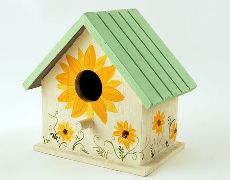 Bird Box Painting Ideas, Painting Birdhouses Ideas Simple Diy, Painting A Birdhouse, Painted Wooden Birdhouses, Bird House Designs Paint, Bird Feeder Painting Ideas, Birdhouse Designs Paint, Bird House Painting Ideas Simple, Cute Birdhouse Painting Ideas