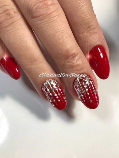 Holiday Nail Designs Winter, Christmas Nail Art Easy, Red Nail Art, Holiday Nail Designs, Cute Christmas Nails, Christmas Nails Easy, Christmas Nail Art Designs, Holiday Nail, Christmas Nails Acrylic