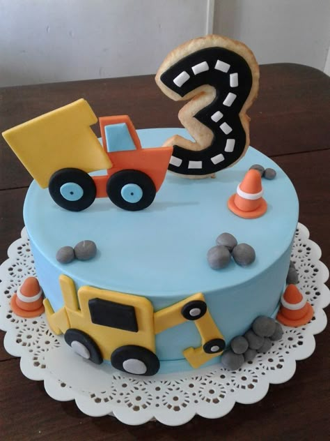 Construction Theme Birthday Cake Ideas, 2nd Birthday Cake Boy, Construction Theme Cake, Toddler Birthday Themes, Cars Cake Design, Construction Birthday Cake, Truck Birthday Cakes, Kids Birthday Party Cake, Cake Designs For Kids