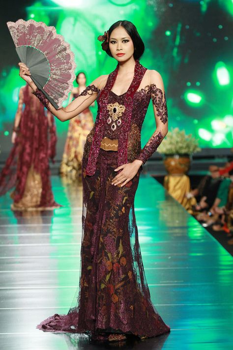 Anne Avantie Design Kebaya Lace Modern, Anne Avantie, Indonesian Clothing, Indonesian Kebaya, Father Of The Bride Outfit, Kebaya Lace, Indonesian Fashion, Kebaya Wedding, Modern Kebaya