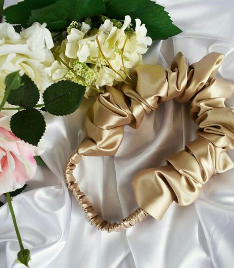 Satin Accessories Diy, Scrunchies Headbands, Satin Accessories, Scrunchie Headband, Green Scrunchie, Fashion Collection Inspiration, Diy Hair Scrunchies, Diy Hair Accessories Ribbon, Flower Hair Band