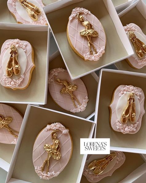 Ballerina Cookies, Cookies Theme, Edible Favors, Pink Cookies, Ballerina Birthday Parties, Ballerina Party, Ballerina Birthday, Fondant Cookies, Cookie Favors