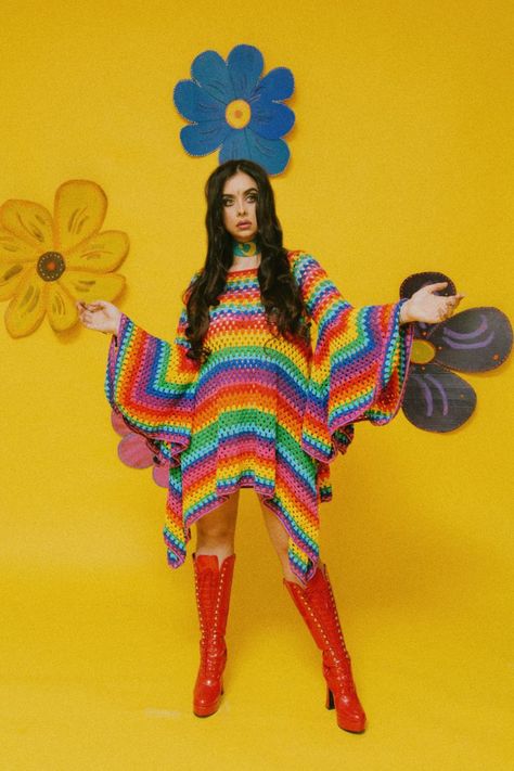 Rainbow Crochet, Crochet Coat, Crochet Mini Dress, Art To Wear, Diy Crochet Projects, Rainbow Stripes, Knitting Inspiration, Crochet Fashion, Diy Crochet