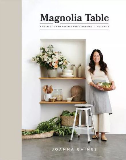 Home blogger and interior decorator Liz Fourez shares her favorite books for styling your home Chicken Poblano Soup, Blueberry Sweet Rolls, Silos Baking Co, Asparagus Casserole, Chip Gaines, Magnolia Journal, Silk Pie, Chip And Jo, Bruschetta Chicken