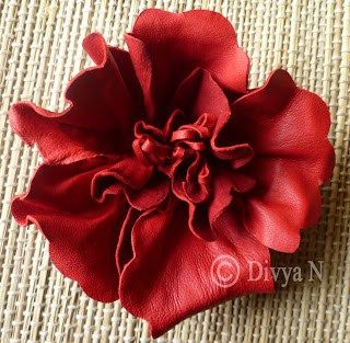 Floral Design experiments using leather | Jewels of sayuri Diy Leather Flowers, Leather Flower Tutorial, How To Make Leather, Leather Jewels, Leather Flower, Leather Scraps, Leather Art, Sewing Leather, Leather Flowers