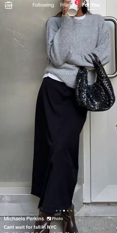 Rok Outfit, Satin Maxi Skirt, Mode Casual, Looks Street Style, 가을 패션, Autumn Outfit, Looks Style, Mode Inspiration, Winter Fashion Outfits