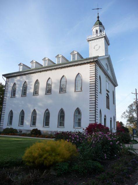 Kirtland Temple- Get a stamp in you LDS Temple Passport app for the first temple for the Mormons.  It's a beautiful tour, and you can get a stamp, tour directions, and a cool fact for it in your LDS Temple Passport app. Celestial Architecture, Kirtland Temple, Vestidos Maxi, Mormon Temples, Temple Pictures, Lds Temple, Church History, Lds Church, Lds Temples