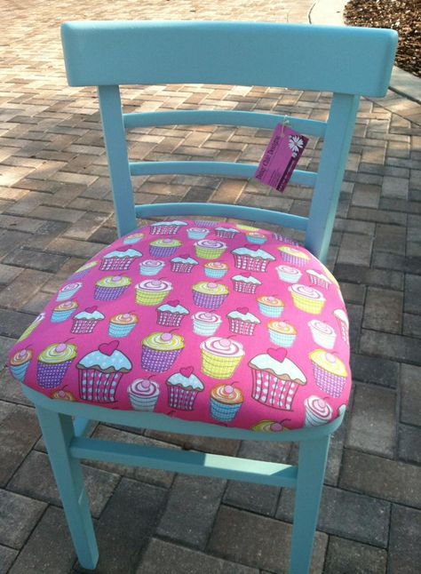 Cupcake chair would look cute in any girls room at a vanity, desk or as a great addition to her bedroom $45 Cupcake Kitchen Theme, Cupcake Chair, Cupcake Bedroom, Cupcake Kitchen Decor, Girls Desk, Cupcake Theme, Kawaii Punk, Cupcake Shop, Kitchen Theme