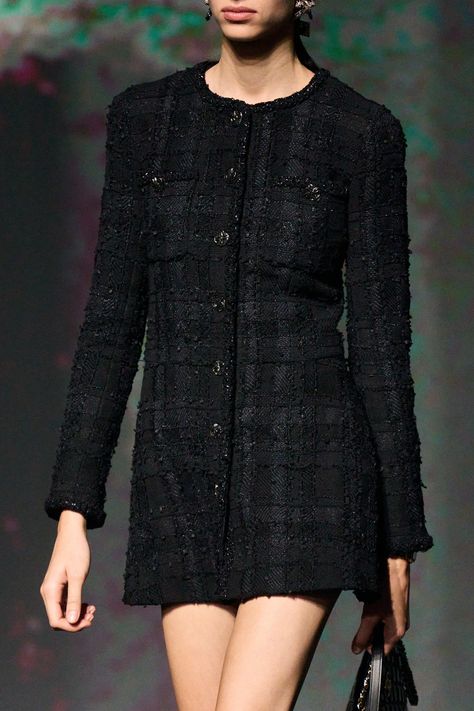 Chanel Outfits Women, Chanel Black Dress, Chanel Spring 2023, Tweed Fashion, Tweed Outfit, Coco Chanel Fashion, Spring 2023 Ready To Wear, Chanel Fashion Show, 2023 Ready To Wear Collection