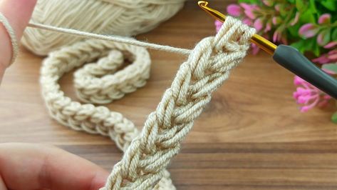 Crochet Braid Pattern, Easy Crochet Bag, Very Easy Crochet, Crochet Handles, Crochet Belt, Bracelet Crochet, Crochet Cord, Crochet Chain, Diy Braids