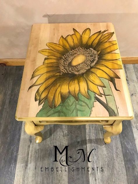 Sunflowers happen to be one of my favorite flowers. It reminds me of my younger son, who has always loved them and wanted to have them planted! #diy #sunflowers #table Sunflower Table, Art Sunflower, Diy Staining, Antique Side Table, Woodworking Patterns, Free Woodworking Plans, Floating Shelves Diy, Table Makeover, Painted Chairs