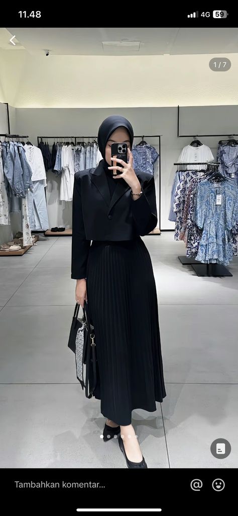 Medical Work Outfit, Outfit Rok Plisket Hitam, Smart Casual Women Hijab, Black Outfit Hijab Casual, Outfit Formal Hijab, Ootd Jas, Hijab Formal Outfit, Ootd Blazer Hijab, Formal Hijab Outfit