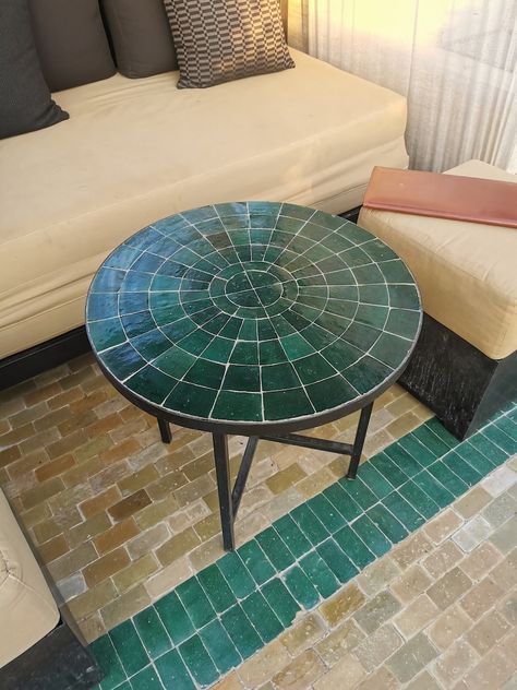 Table Tiles Top, Green Round Table, Rattan Furniture Decor, Green Coffee Table, Dark Green Bathrooms, Green Coffee Tables, Table Mosaic, Mosaic Furniture, Green Mosaic