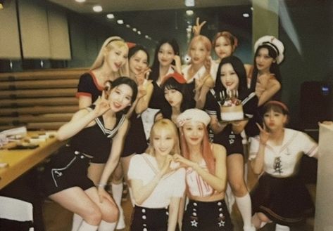 Loona Ot12, Twelve Dancing Princesses, Odd Eyes, Olivia Hye, Ex Boyfriend, Group Photos, I Love Girls, Digital Music, Kpop Girl Groups