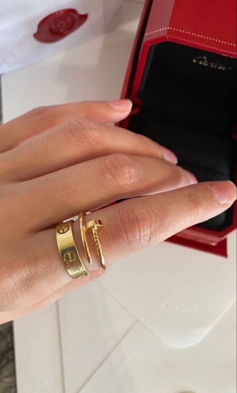 Jewellery Cartier, Stainless Jewelry, Cartier Bangle, Cartier Love Ring, Luxury Lifestyle Fashion, Cute Ear Piercings, Expensive Jewelry Luxury, Trendy Glasses, Handbag Essentials