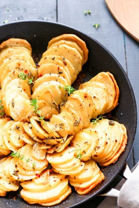 These DELICIOUS low FODMAP crispy potatoes make the perfect side for breakfast or dinner. They are low FODMAP and super EASY to make. #lowFODMAP #snack #glutenfree #dairyfree Low Fodmap Vegetables, Fodmap Recipes Dinner, Crispy Roasted Potatoes, Low Fodmap Recipes Dinner, Fodmap Breakfast, Low Fodmap Snacks, Low Fodmap Diet Recipes, Fodmap Diet Recipes, Ibs Recipes