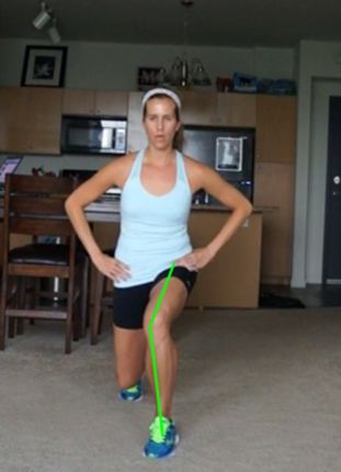 How to resolve inward knee drop, causing runner's knee and IT Band Weak Hips, Runners Knee Pain, Knee Pain Remedy, Runners Knee, Knee Pain Exercises, Hip Problems, Knee Exercises, It Band, Knee Pain Relief