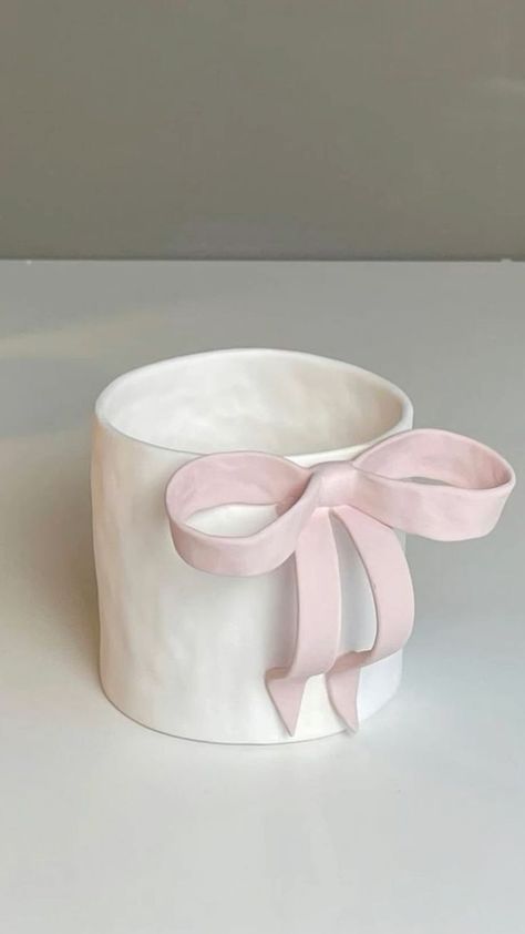 Cute Pinch Pot Ideas Easy, Tazas Aesthetic, Vasos Aesthetic, Aesthetic Clay, Pretty Pottery, Clay Diy Projects, Pretty Mugs, Tanah Liat, Keramik Design