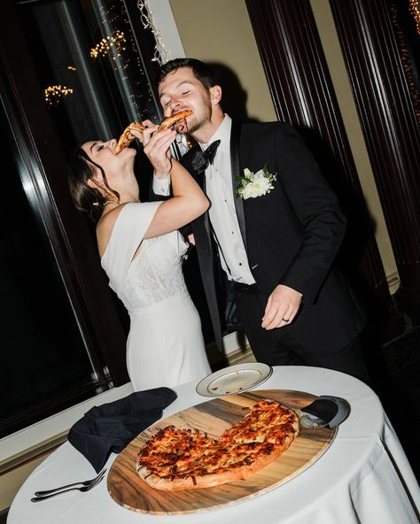 Bride And Groom Eating Pizza, Just Married Pizza, Pizza At A Wedding, Pizza Buffet Wedding, Pizza At Wedding, Pizza Bar Wedding, Pizza Wedding Reception, Wedding Pizza Bar, Galentines Shoot