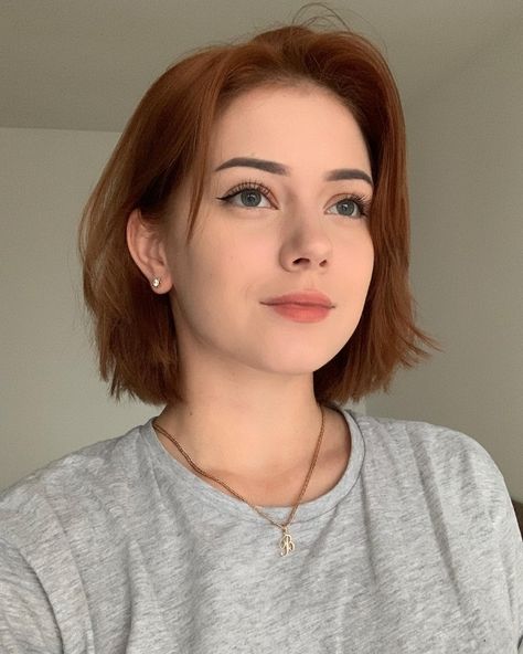 Red Bob Haircut, The Butterfly Haircut, Tan Skin Blonde Hair, Butterfly Haircut, Short Red Hair, Natural Red Hair, All Face Shapes, Hair Inspiration Short, Long Bob Haircuts