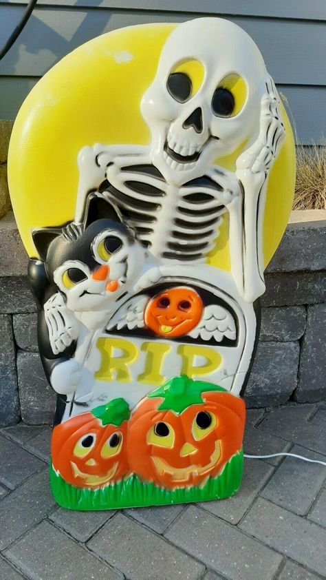 Bill Tattoo, Halloween Blow Molds, Blow Molds, Vintage Halloween Images, Halloween Outside, Cozy Halloween, Vintage Sun, Fall Halloween Crafts, Halloween Vibes