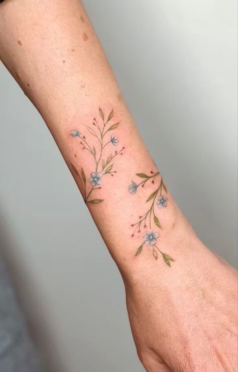 Delicate Colour Tattoo, Floral Hand Tattoo Color, Coloured Flowers Tattoo, Colored Vine Tattoo, English Garden Tattoo, Colorful Tatoos Woman, Flower Wrist Tattoos For Women Bracelet, Watercolor Armband Tattoo, Daisy Wrist Tattoos For Women