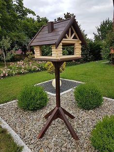 Classy Bird Feeder Ideas Rustic Bird Feeders, Modern Bird Feeders, Bird Feeder Station, Bird Feeder Stands, Backyard Birds Feeders, Wooden Bird Feeders, Homemade Bird Houses, Bird Houses Ideas Diy, Bird Tables