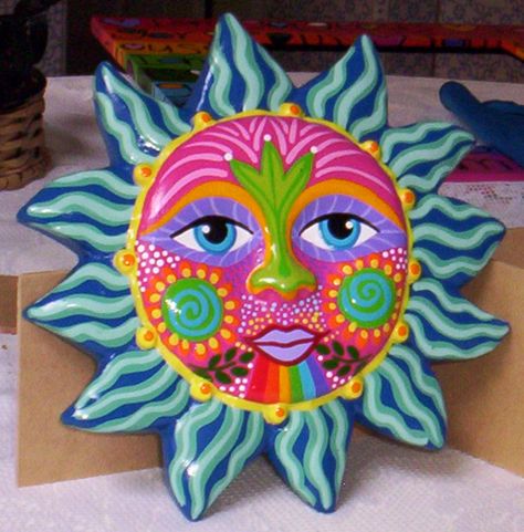 Sun Clay Art, Mexican Sun Art, Celestial Sculpture, Clay Sun, Mexican Folk Art Decor, Mexican Sun, Diy Garden Decor Projects, Painted Sun, Ceramic Sun