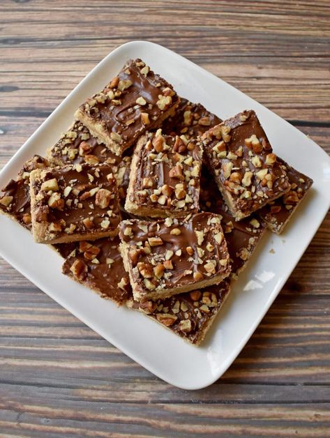 Gluten Free Chocolate Toffee Bars Recipe Best Gluten Free Brownies, Toffee Bars Recipe, Toffee Dessert, Toffee Cookie Recipe, Chocolate Toffee Bars, Chewy Toffee, Gluten Free Baking Recipes, Gluten Free Bars, Muffins Gluten Free