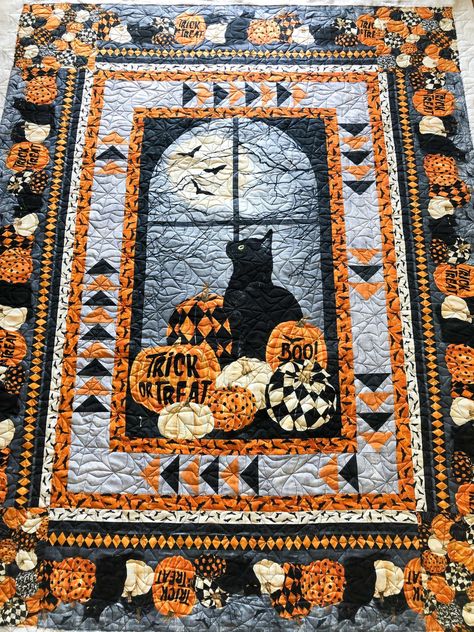 Halloween Panel Quilts, Halloween Quilt Panels, Halloween Wall Quilt, Halloween Quilt Panel Border Ideas, Moda Halloween Quilt, Jack O Lantern Quilt Pattern, Halloween Quilt Patterns, Fabric Panel Quilts, Panel Quilt Patterns