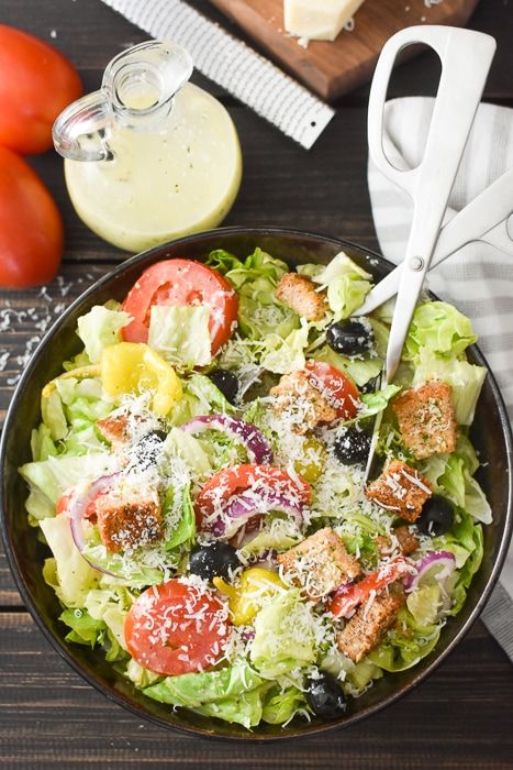 Olive Garden Copycat Salad, Copycat Olive Garden Salad, Olive Garden Salad Dressing Recipe, Olive Garden Salad Recipe, Garden Salad Dressing, Garden Salads, Garden Salad Recipe, Olive Garden Dressing, Olive Garden Salad Dressing