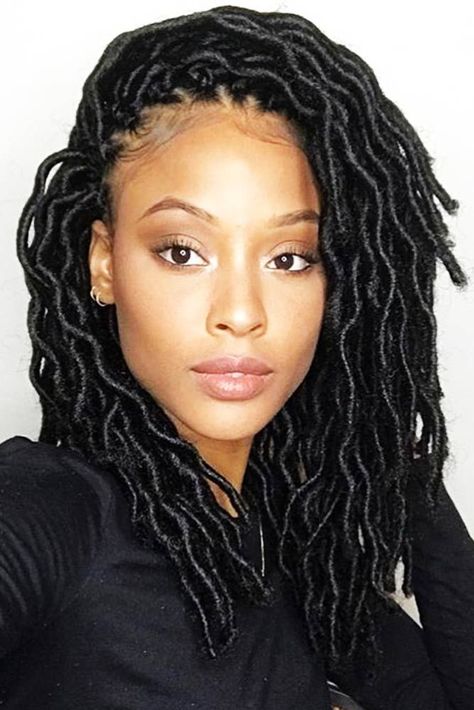 Side Styled Faux Locs Lob #fauxlocs ❤️ Want to know how to sport faux locs? Short and long colored crochet styles, stunning ‘dos with Marley hair, and lots of stylish ideas are here! ❤️ See more: http://lovehairstyles.com/faux-locs-styles-ideas/ #lovehairstyles #hair #hairstyles #haircuts Locs Short, Locs Long, Crochet Braids Marley Hair, Faux Locs Styles, Crochet Faux Locs, New Natural Hairstyles, Marley Hair, Faux Locs Hairstyles, Crochet Braid