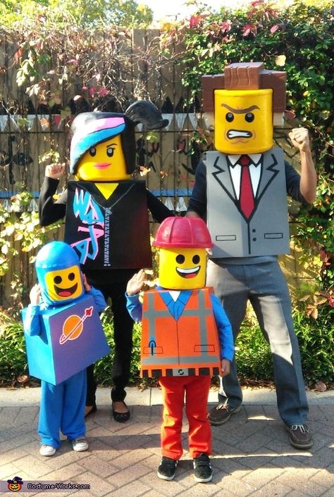 Roxanne: My husband and I have done family theme costumes since having kids(this is our forth year!) My kids(3 and 4) still haven't objected to my family theme costume craze ideas.... Lego Movie Costume, Lego Man Costumes, Lego Costumes, Halloween Lego, Lego Costume, Lego Halloween, Diy Lego, Lego Man, Homemade Costumes