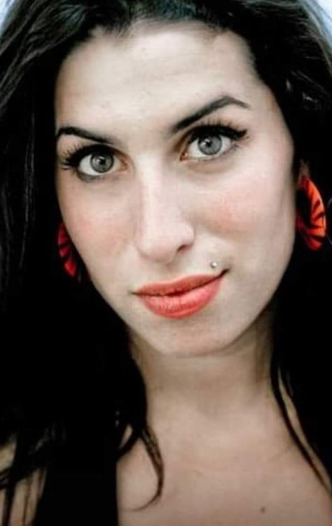 Amy Wine, Amy Winehouse Style, Amy W, Female Rock Stars, Amazing Amy, Prinz Charles, Elisabeth Ii, Rhythm And Blues, Amy Winehouse