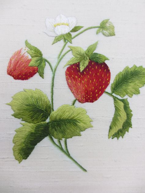 Royal School of Needlework Embroidered Strawberries, Royal School Of Needlework, Áo Blu, Needle Painting, Brazilian Embroidery, Thread Painting, Needlework Embroidery, Silk Ribbon Embroidery, 자수 디자인