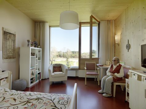 Gallery of Peter Rosegger Nursing Home / Dietger Wissounig Architekten - 13 Assisted Living Decor, Elderly Housing, Senior Living Design, Residential Care Home, Geriatric Care, Senior Housing, Mother Tongue, Housing Design, Cladding Design