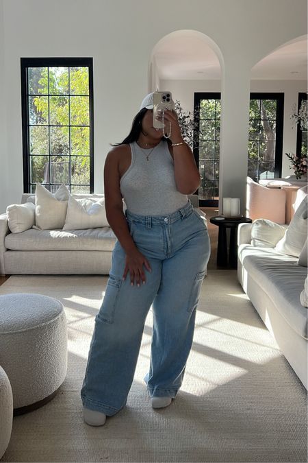 Plus Size Baggy Jeans Outfit Aesthetic, Plus Size Cargo Jeans Outfit, Plus Jeans Outfit, Plus Size Day Drinking Outfit, Curve Fashion Outfits, Mum Jeans Outfit Street Style, Spring 2024 Fashion Trends Plus Size, Jeans Outfit Summer Plus Size, Summer Fits Curvy