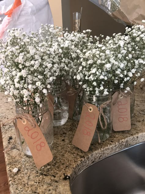 Backyard Party Decorations Graduation, Boho Senior Table Ideas, Sage Green And Rose Gold Graduation Party, House Graduation Party Decor, Graduation Party Minimalist, Greenery Theme Party, Floral Centerpieces For Graduation Party, Graduation Party Boho Theme, Graduation Decoration Table Ideas