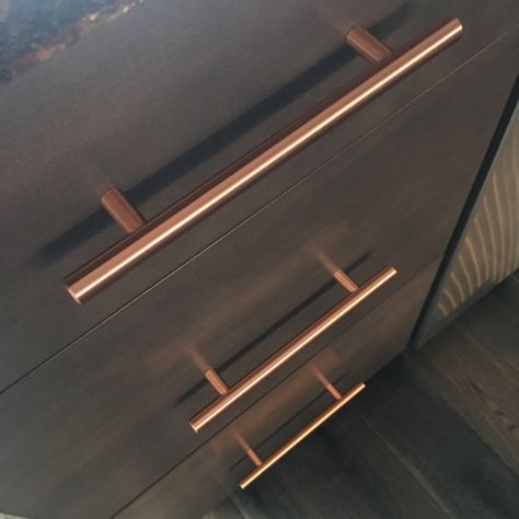 Modern Copper Kitchen, Copper Handles Kitchen, Copper Cabinet Pulls, Brass Kitchen Handles, Copper T, Guest Bathroom Remodel, Copper And Marble, Round Cabinet, Copper Hardware