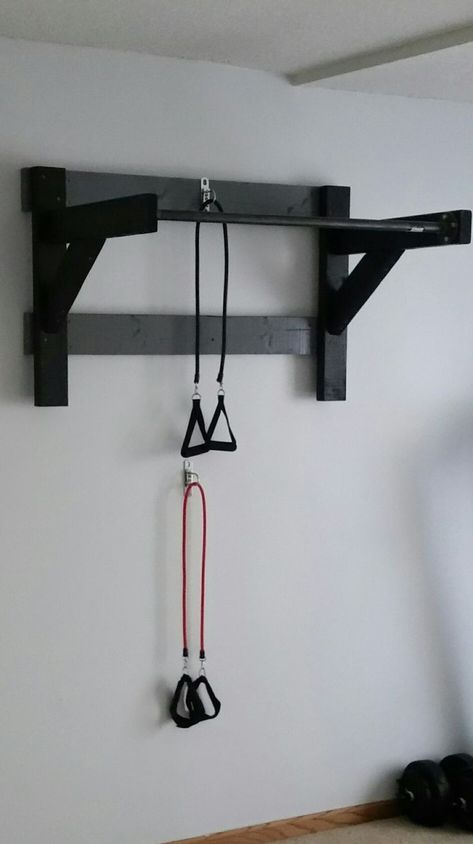 Pull Up Bar In Room, Pull Up Bar In Bedroom, Home Gym Pull Up Bar, Diy Pull Up Bar Indoor, Home Made Pull Up Bar, Indoor Pull Up Bar, Diy Pull Up Bar Garage, Home Pull Up Bar Ideas, Wall Pull Up Bar